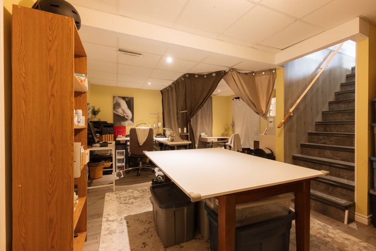Salle familiale — 5911 - 5913 Av. du Pont N., Alma