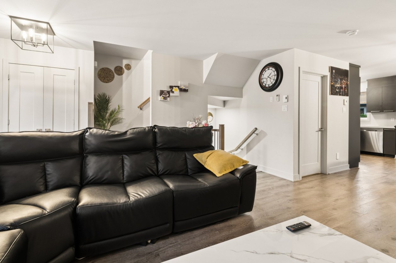 Salon — 438 Rue Édouard-Laberge, Mercier