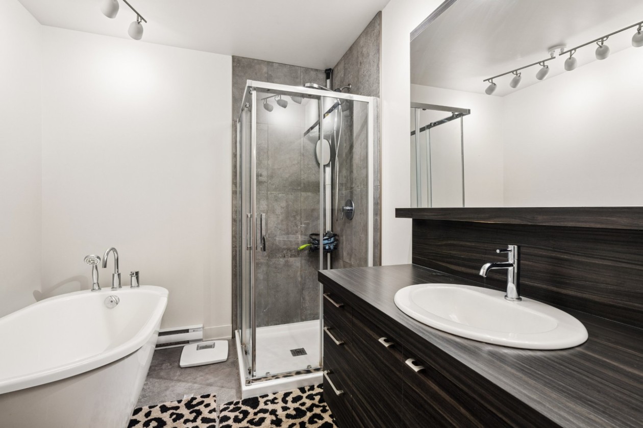 Salle de bains — 438Z Rue Édouard-Laberge, Mercier