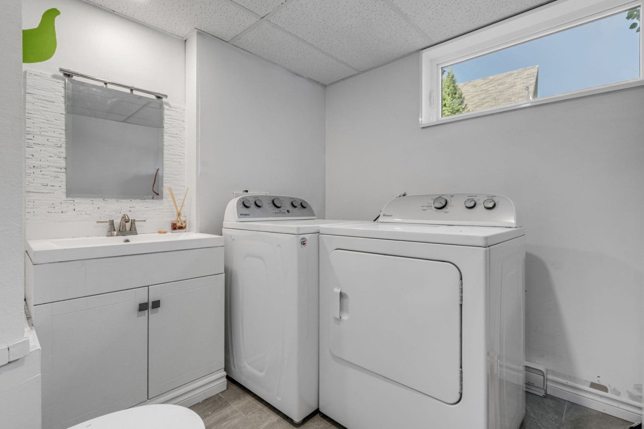 Salle de lavage — 13 Rue des Scarabées, Québec