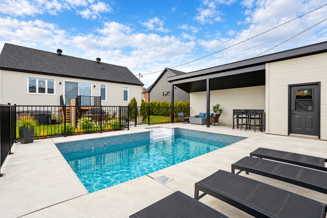 Piscine — 435 Rue de la Roselière, Trois-Rivières