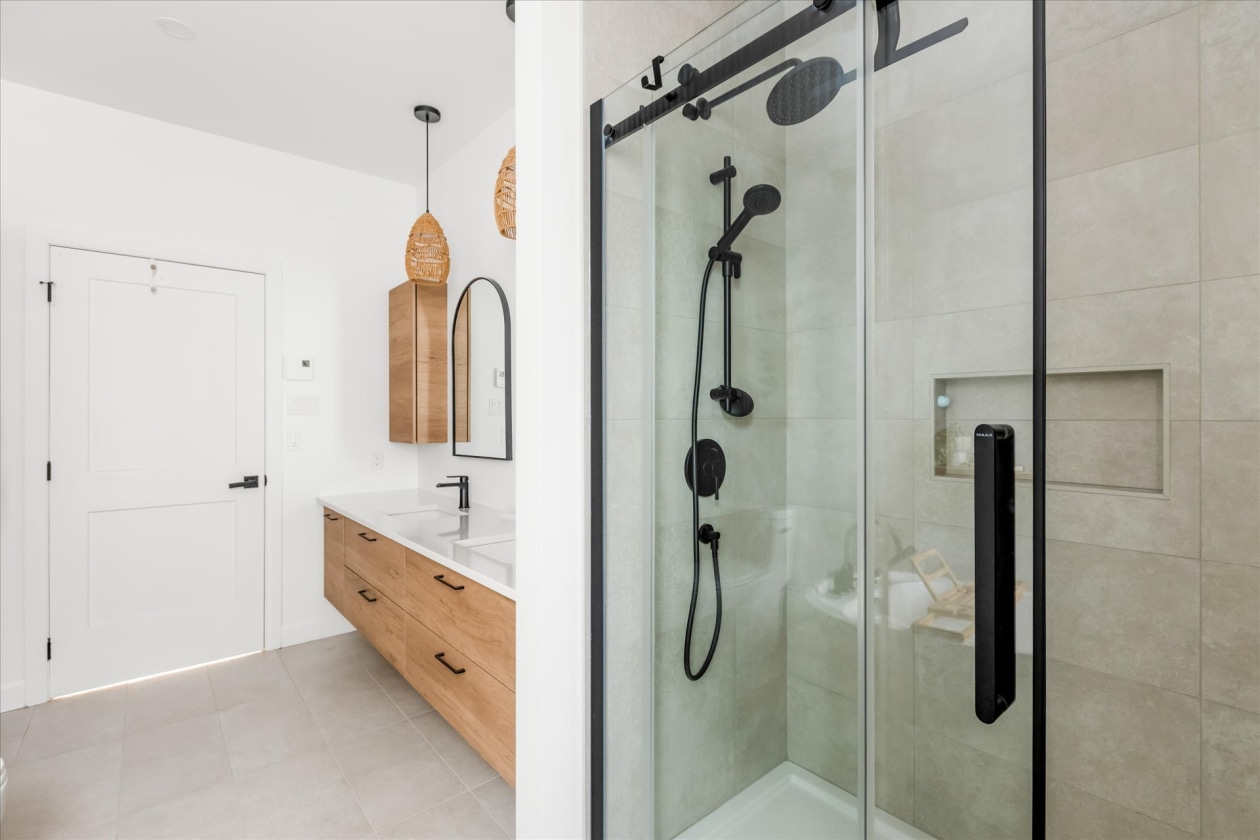 Salle de bains — 435 Rue de la Roselière, Trois-Rivières