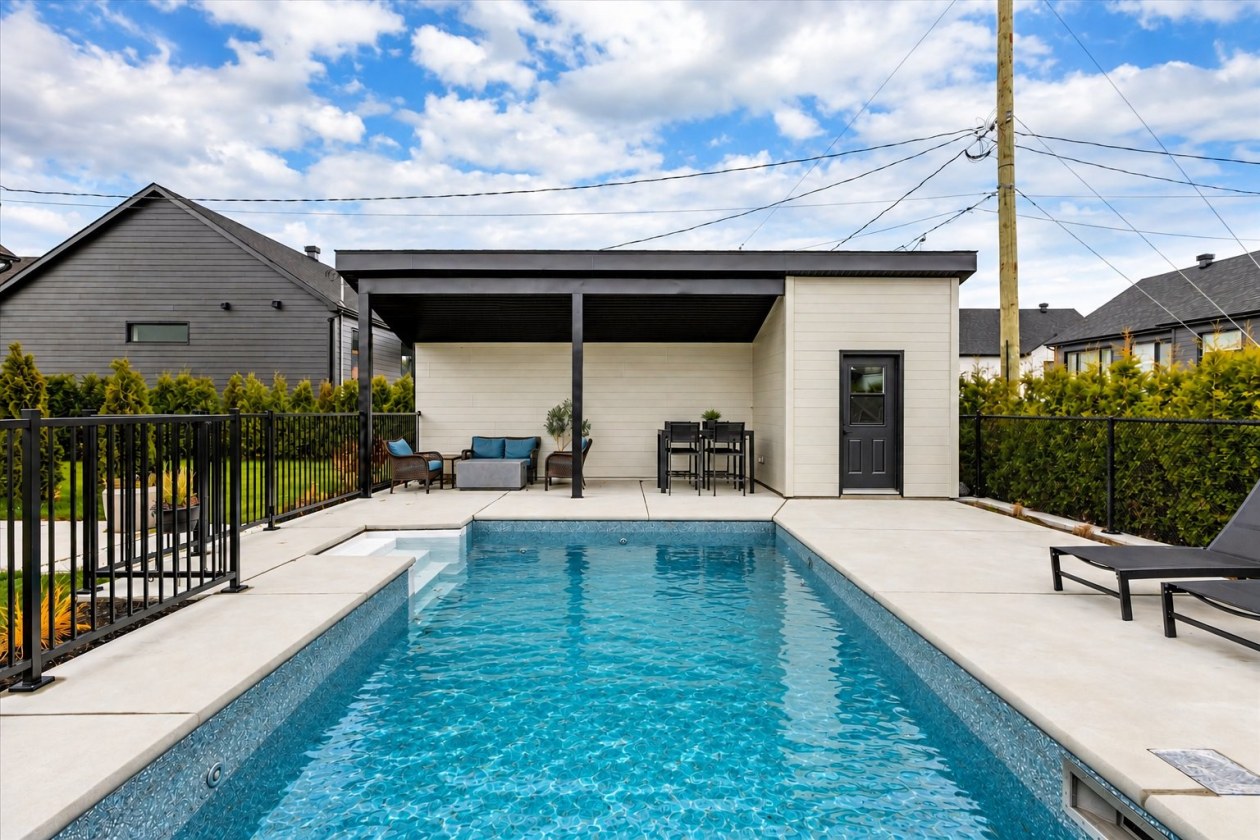 Piscine — 435 Rue de la Roselière, Trois-Rivières