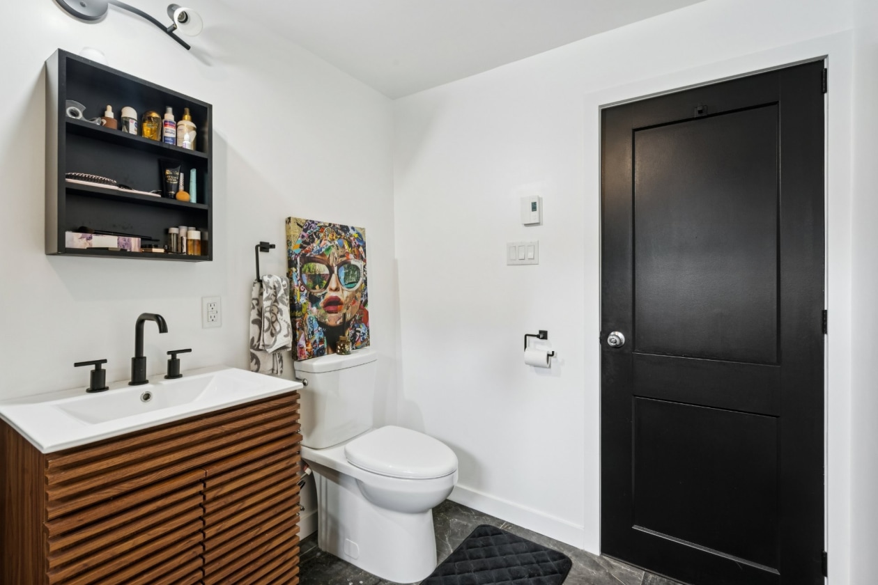 Salle de bains — 2230 Rue Notre-Dame, Montréal