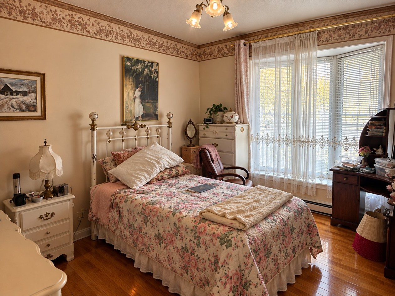 Chambre à coucher — 480 Av. Georges-Boisvert, Chandler