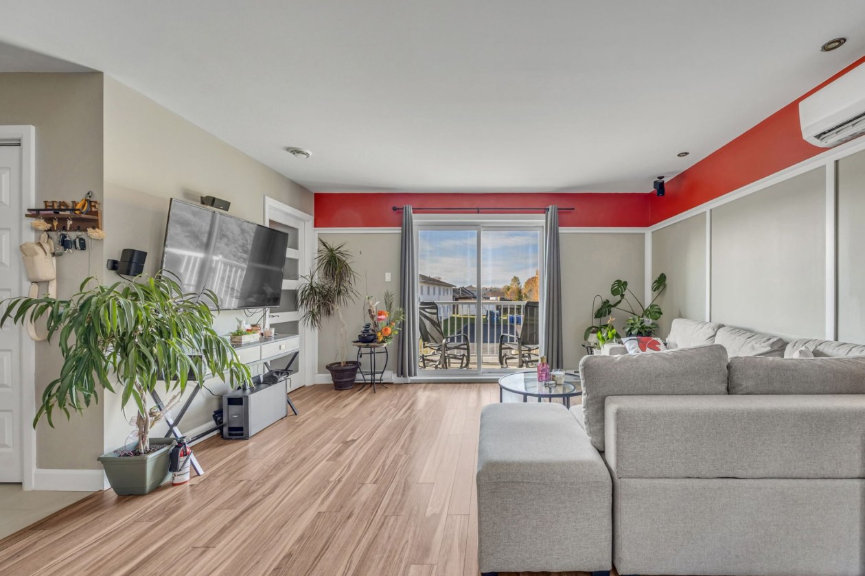 Salon — 1032 Rue Bélanger, Saint-Agapit