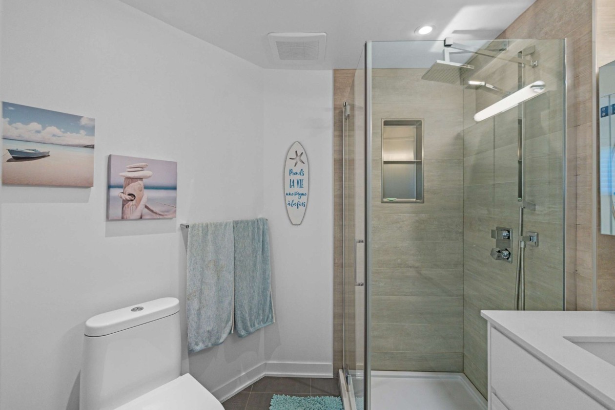 Salle de bains — 30Z Rue McLaughlin, Montréal