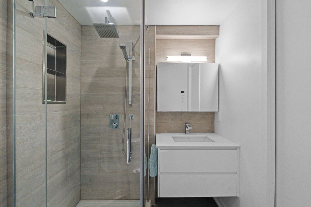Salle de bains — 30Z Rue McLaughlin, Montréal