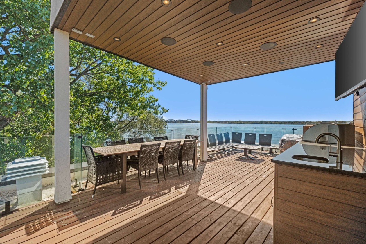 Terrasse — 30 Rue McLaughlin, Montréal