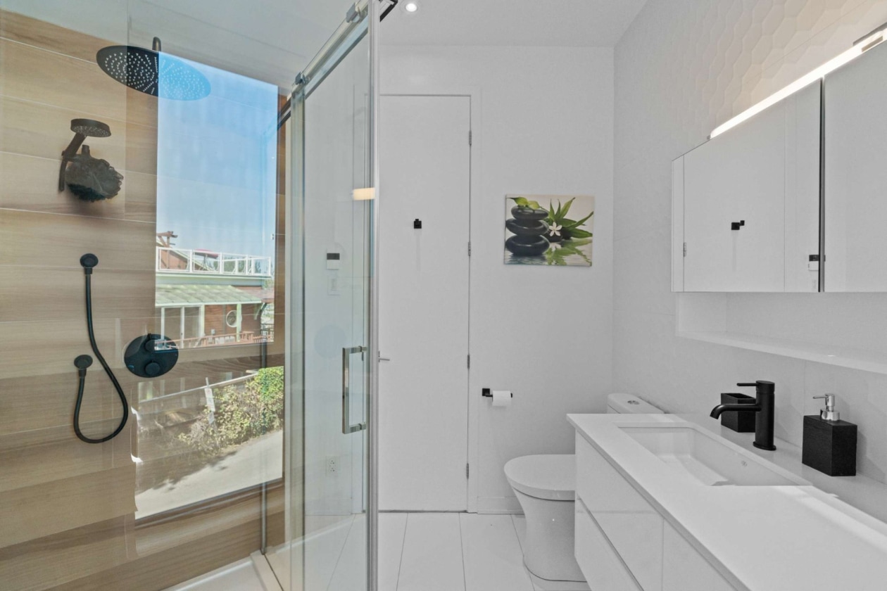 Salle de bains — 30 Rue McLaughlin, Montréal