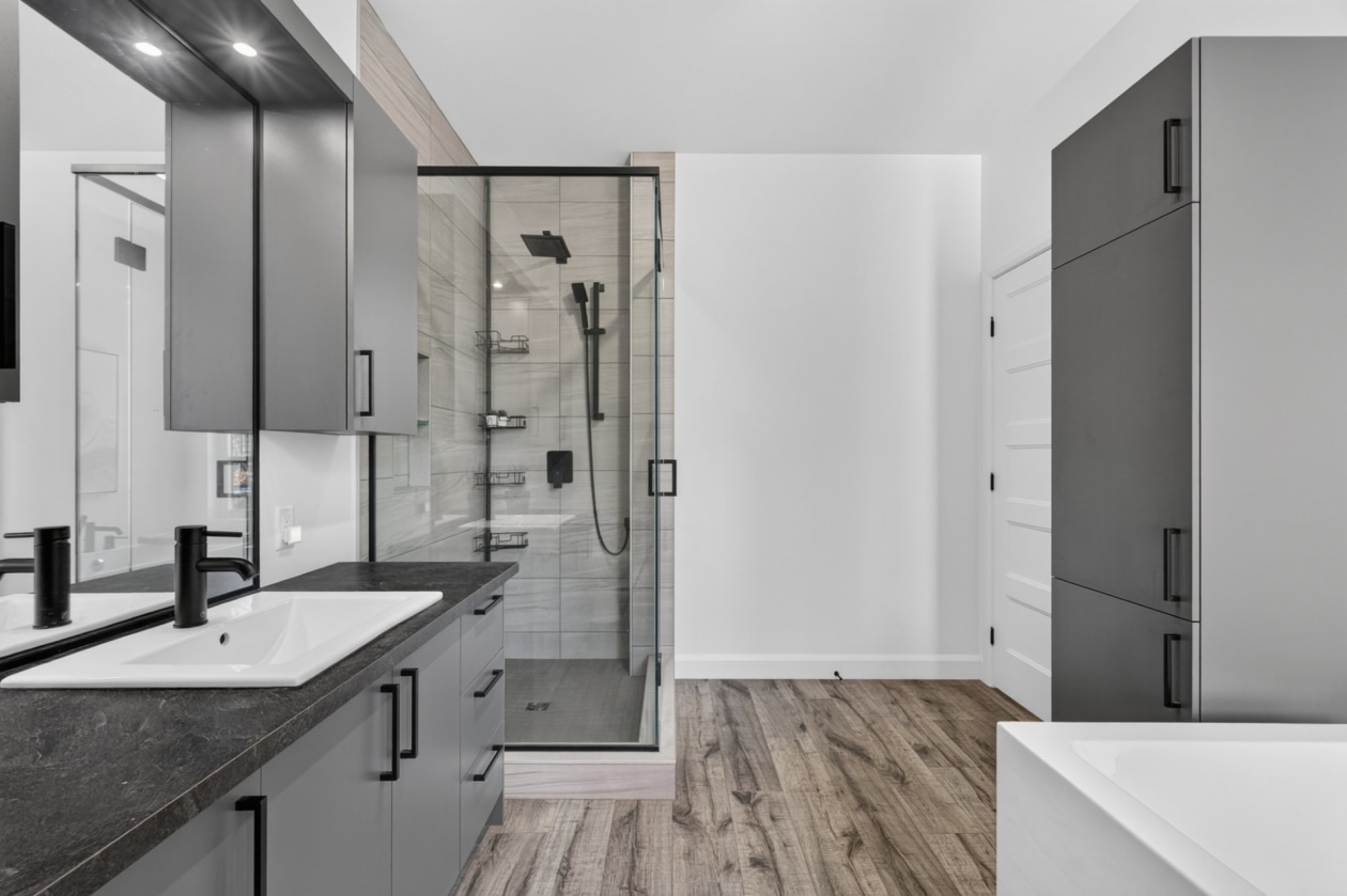 Salle de bains — 62 Rue Elm, Shannon