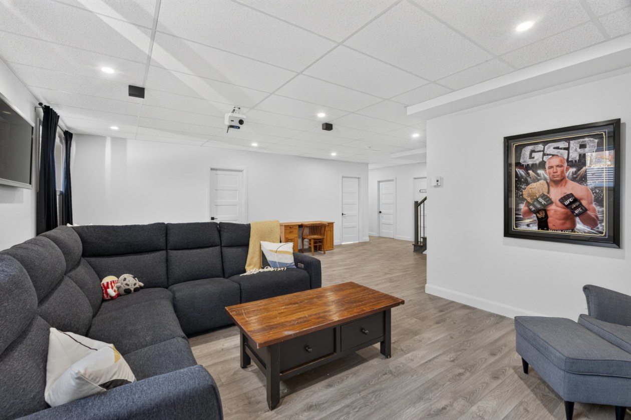 Salle familiale — 62 Rue Elm, Shannon