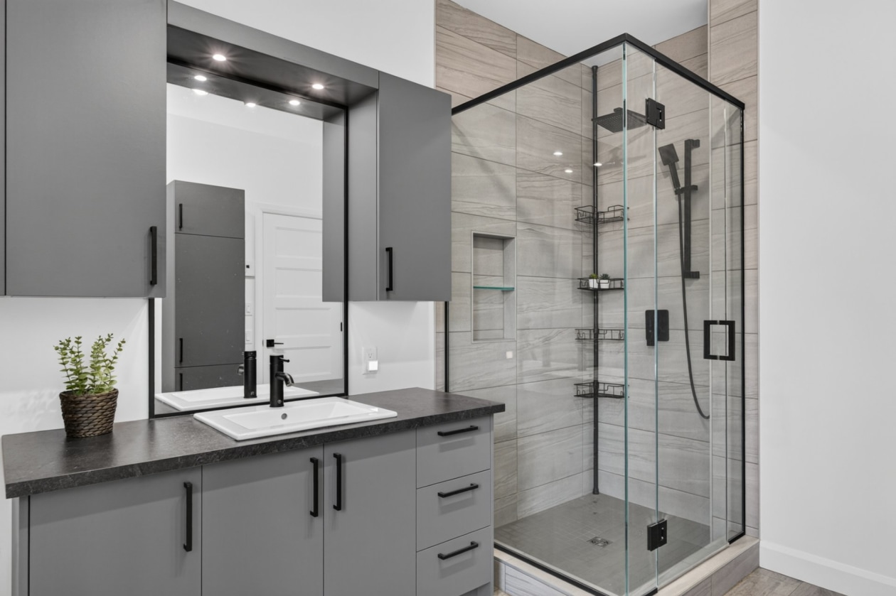 Salle de bains — 62 Rue Elm, Shannon