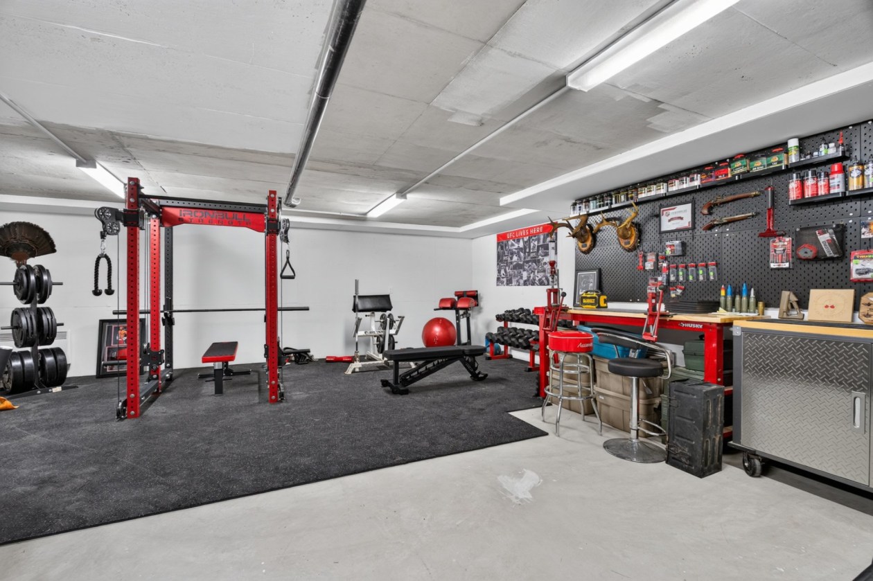 Garage — 62 Rue Elm, Shannon
