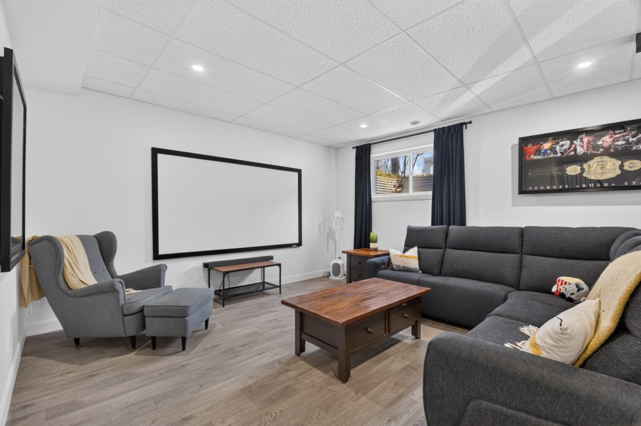 Salle familiale — 62 Rue Elm, Shannon