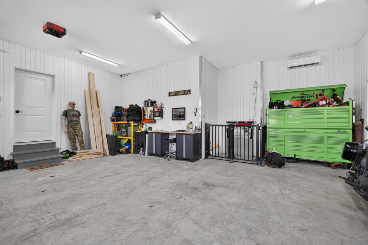 Garage — 62 Rue Elm, Shannon