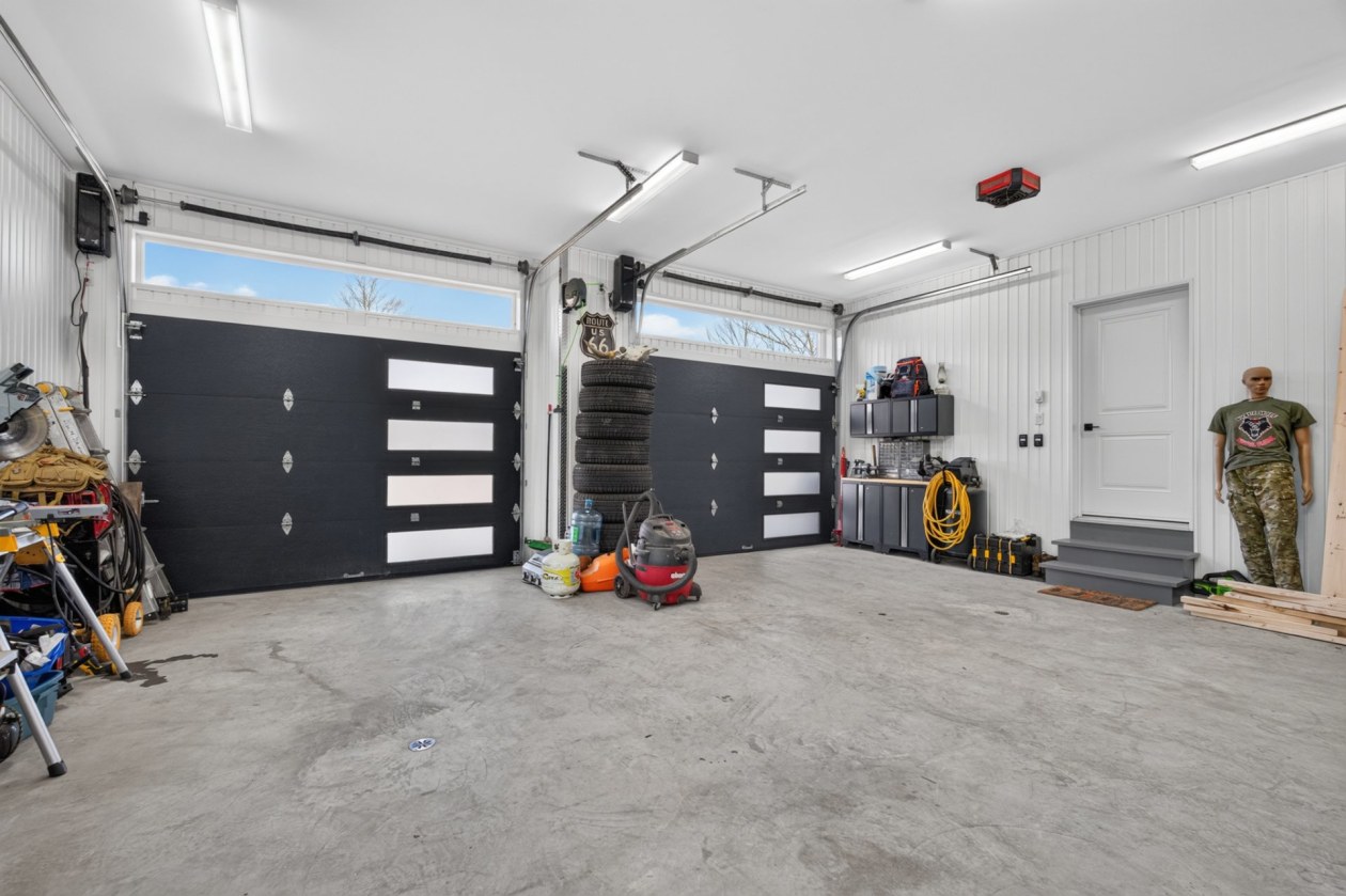 Garage — 62 Rue Elm, Shannon