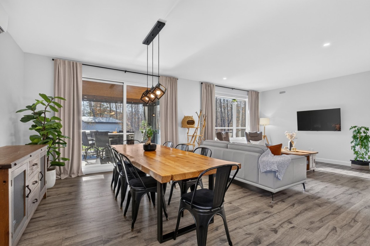 Salle à manger — 62 Rue Elm, Shannon