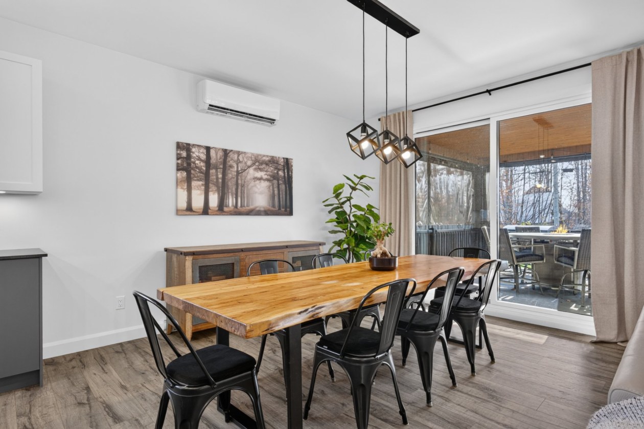 Salle à manger — 62 Rue Elm, Shannon