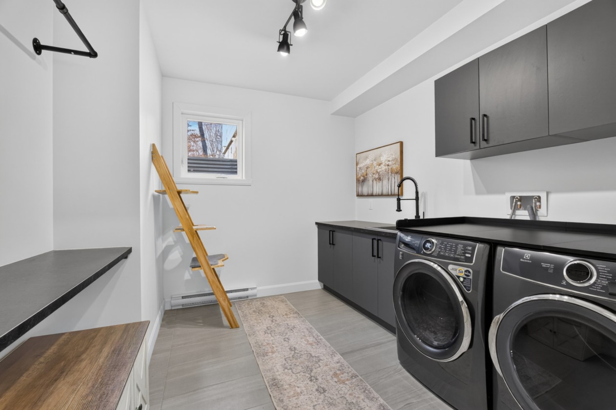 Salle de lavage — 62 Rue Elm, Shannon