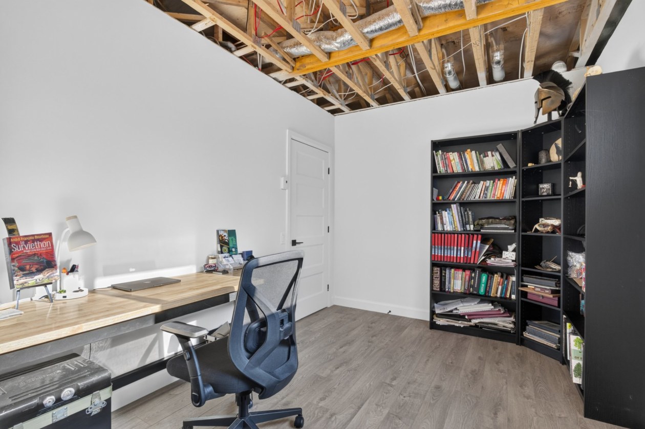 Bureau — 62 Rue Elm, Shannon