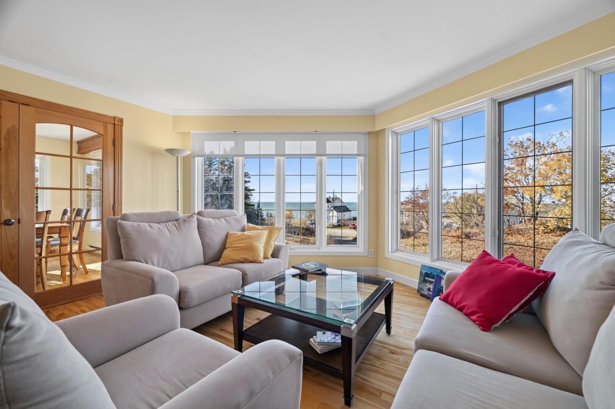 Salon — 255 Rue du Fleuve, Rimouski