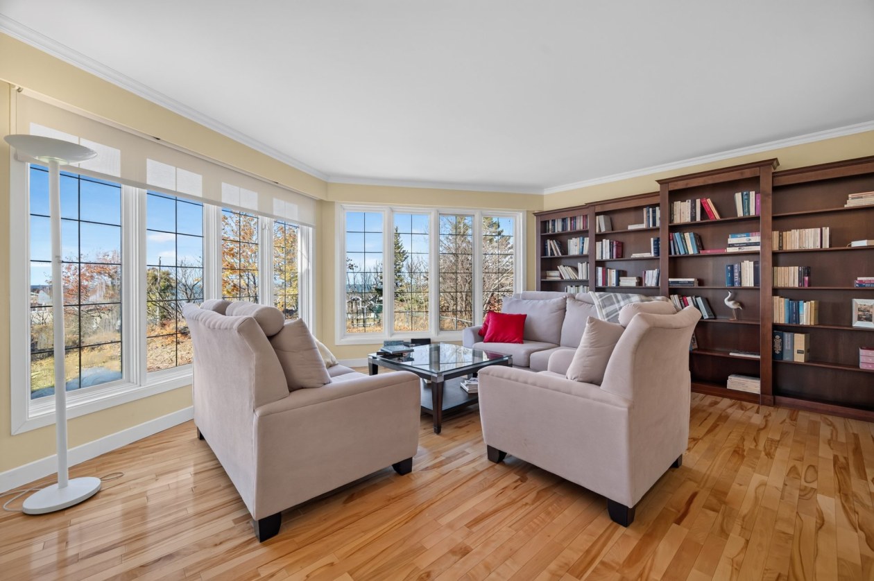 Salon — 255 Rue du Fleuve, Rimouski