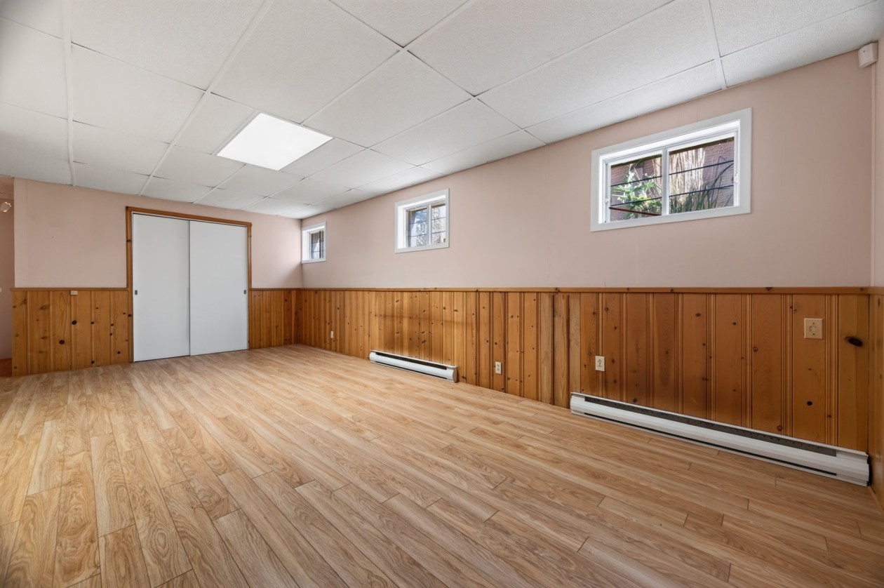 Salle familiale — 255 Rue du Fleuve, Rimouski