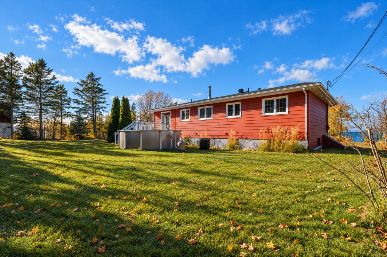 Cour — 255 Rue du Fleuve, Rimouski