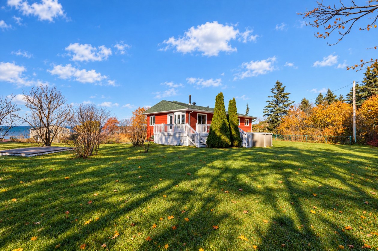 Cour — 255 Rue du Fleuve, Rimouski