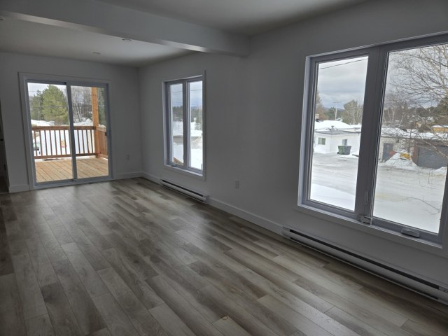 Salle à manger — 1400 Boul Des Ruisseaux, Mont-Laurier, J9L 0H6, Mont-Laurier