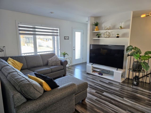 Salon — 892 Av De La Traversée, Salaberry-de-Valleyfield, J6S 0N4, Salaberry-de-Valleyfield