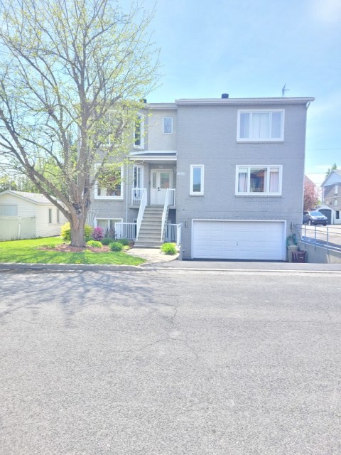 Photo 2 — 3138 Rue Des Opales, 3134-36-40, Saint-Hubert, J4T 3T3, Saint-Hubert