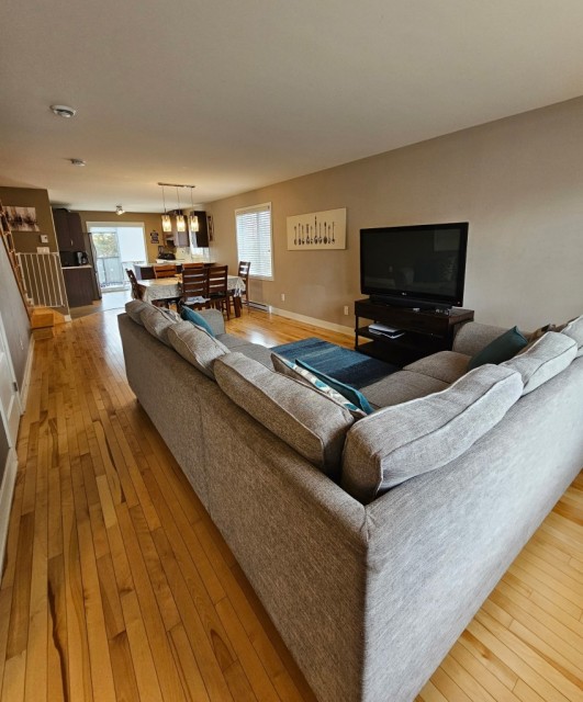 Salon — 7904 Boul. Lévesque E., Laval, H7A 1T7, Laval