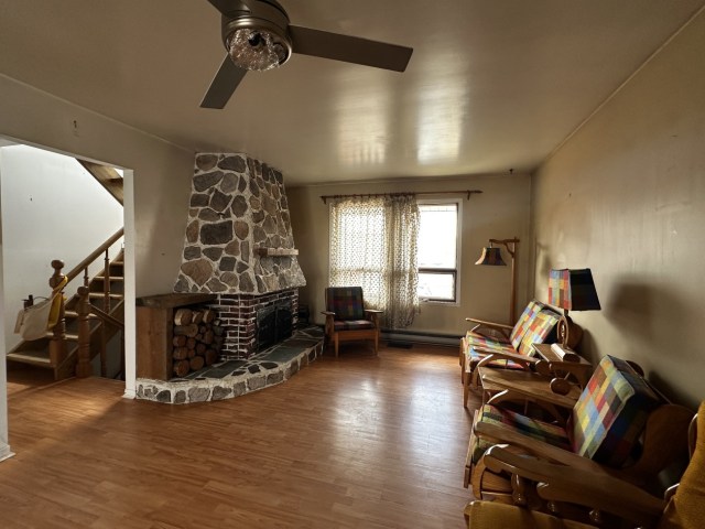 Salle familiale — 250 Av. Sainte-Marie, Louiseville, J5V 1E9, Louiseville
