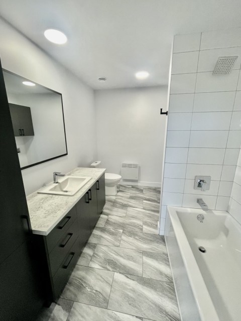 Salle de bains — 1535 Rue Belvédère S., 1, Sherbrooke, J1H 4E4, Sherbrooke