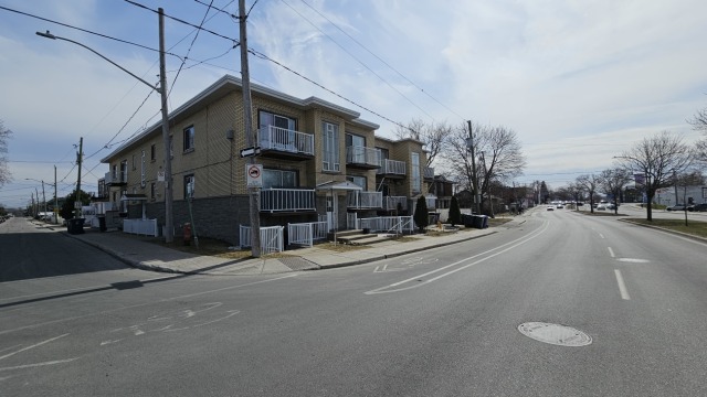 Photo 2 — 3040 Boul. Lévesque O., Laval, H7V 2G3, Laval