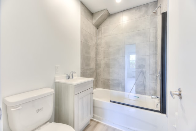 Salle de bains — 2660 Rue Goyer, 304, Montréal, H3S 1H3, Montréal