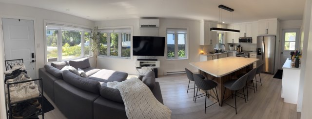 Salon — 11 146E Ave, Notre-Dame-de-l'Île-Perrot, J7W 0N4, Notre-Dame-de-l'Île-Perrot
