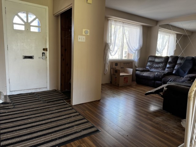 Salon — 12318 Av Corbeil, Montréal-Nord, H1G 3X4, Montréal-Nord