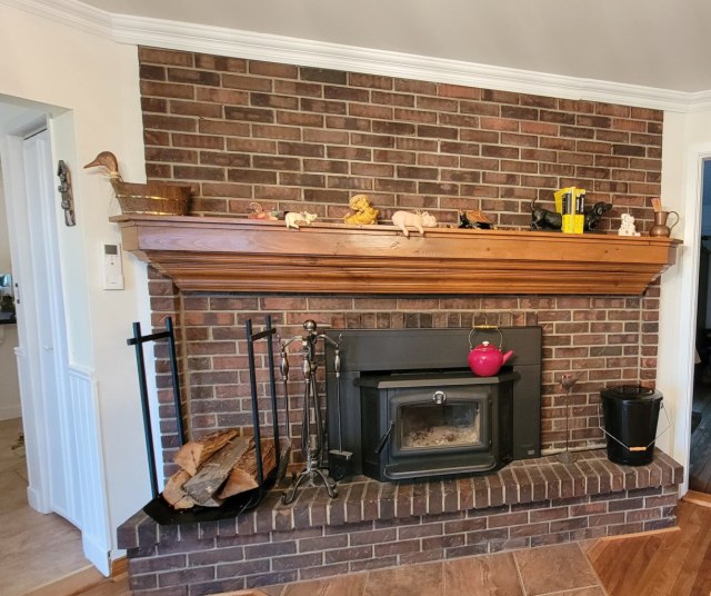 Salon — 361 3E Rang, Saint-Félix-de-Kingsey, J0B 2T0, Saint-Félix-de-Kingsey