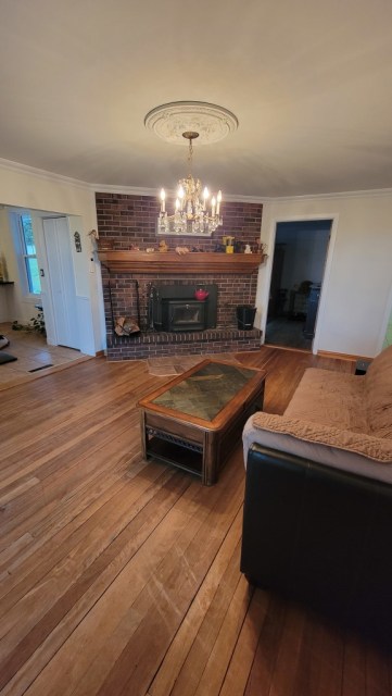 Salon — 361 3E Rang, Saint-Félix-de-Kingsey, J0B 2T0, Saint-Félix-de-Kingsey