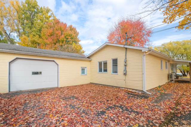 Garage — 71 9E Ave, Saint-Paul-de-l'Île-Aux-Noix, J0J 1G0, Saint-Paul-de-l'Île-Aux-Noix