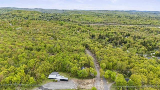 Photo 2 — Chemin du Lac Bertrand, Saint-Hippolyte, J8A 1C4, Saint-Hippolyte
