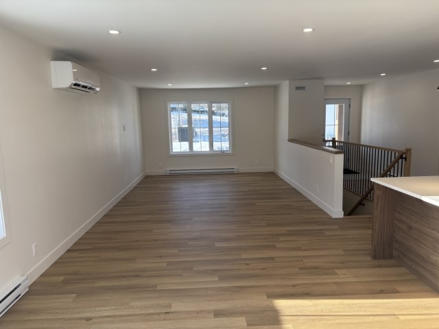 Photo 2 — 40 rue Asselin , Clermont, G5A 1B7, Clermont