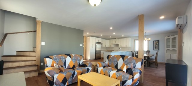 Salon — 63 Rue Florence, Saint-Joseph-du-Lac, J0N 1M0, Saint-Joseph-du-Lac