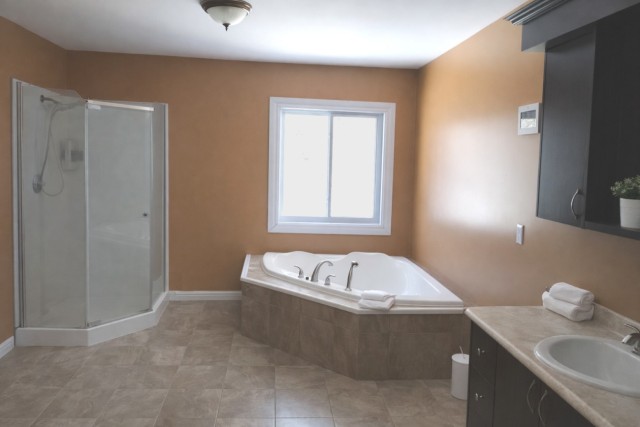 Salle de bains — 1264 Rte du Carrefour, Val-des-Monts, J8N 0G6, Val-des-Monts