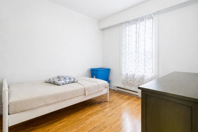 Chambre à coucher — 6990 - 6992, Av. Bloomfield, Montréal (Villeray/Saint-Michel/Parc-Extension), H3N2G8, Montréal (Villeray/Saint-Michel/Parc-Extension)