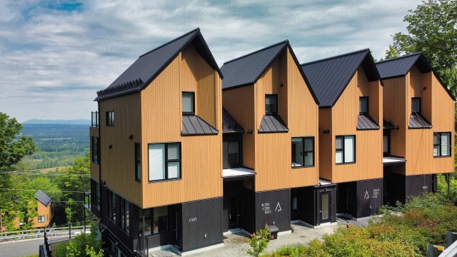 Façade — 281, Ch. des Diligences, 102, Bromont, J2L0R2, Bromont