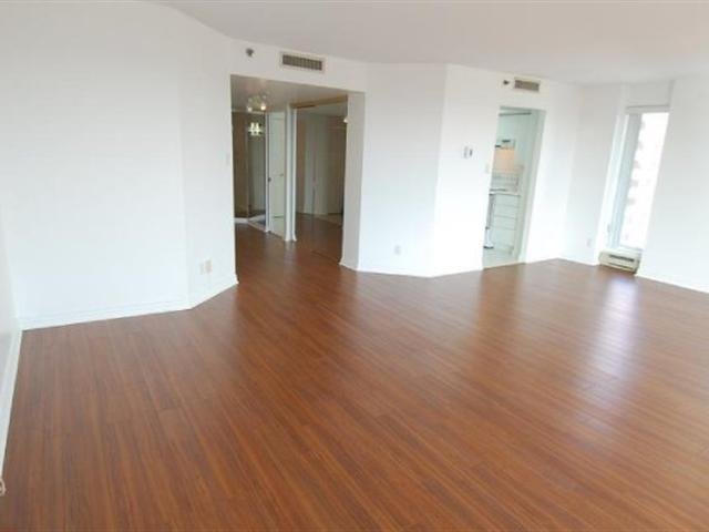 Salon — 1070, Rue St-Mathieu, 802, Montréal (Ville-Marie), H3H2S8, Montréal (Ville-Marie)
